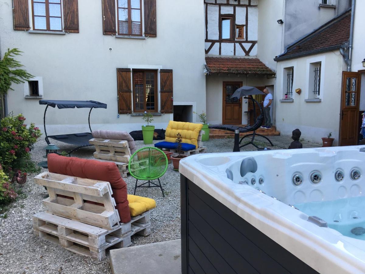 L Auberge Du Lion D Or Nanteuil-sur-Marne Luaran gambar